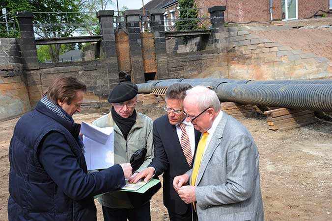 Landrat Hans-Jürgen Petrauschke und 1. stellv. Bürgermeister Thomas Nickel besichtigten das Epanchoir am 29.4.2015